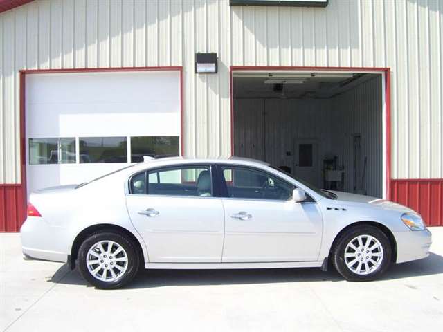 Buick Lucerne 2011 photo 3